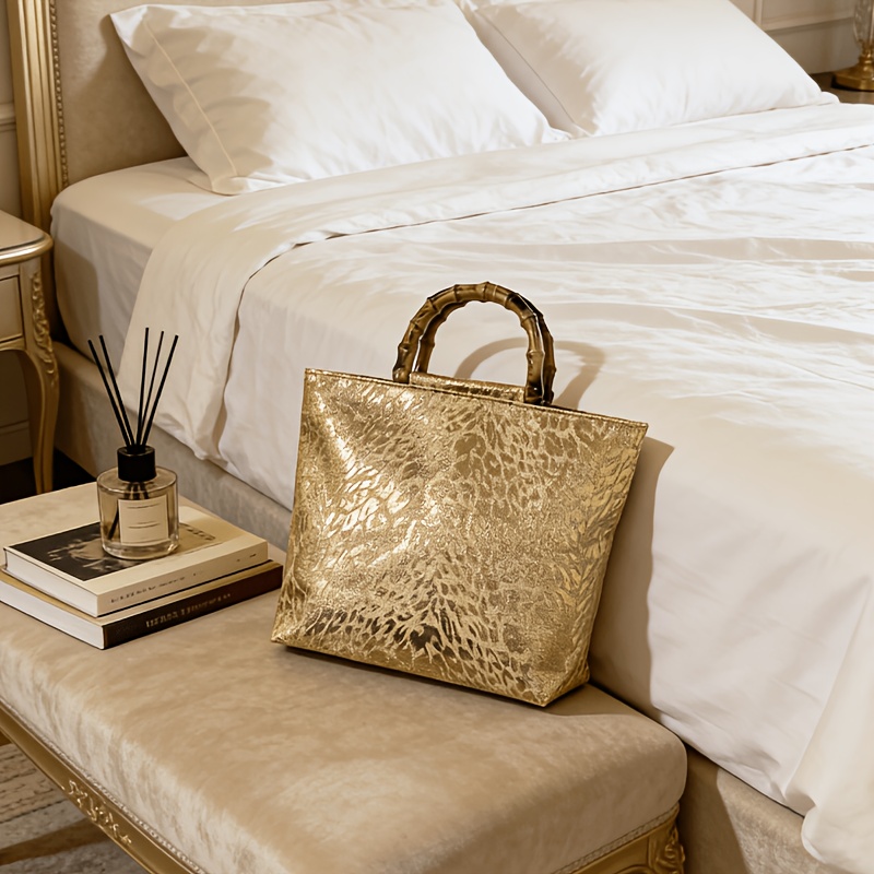 Luxury Bags Tote - กระเป๋าโท้ทผ้าแจ็คการ์ดลายใบไม้สีทองเมทัลลิกสไตล์หรูหราเบาๆ สำหรับผู้หญิง พร้อมหูหิ้วเลียนแบบไม้ไผ่ กระเป๋าถือความจุขนาดใหญ่